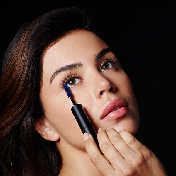 Utilizzare la stessa tecnica per applicare il Mascara Volumizzante.